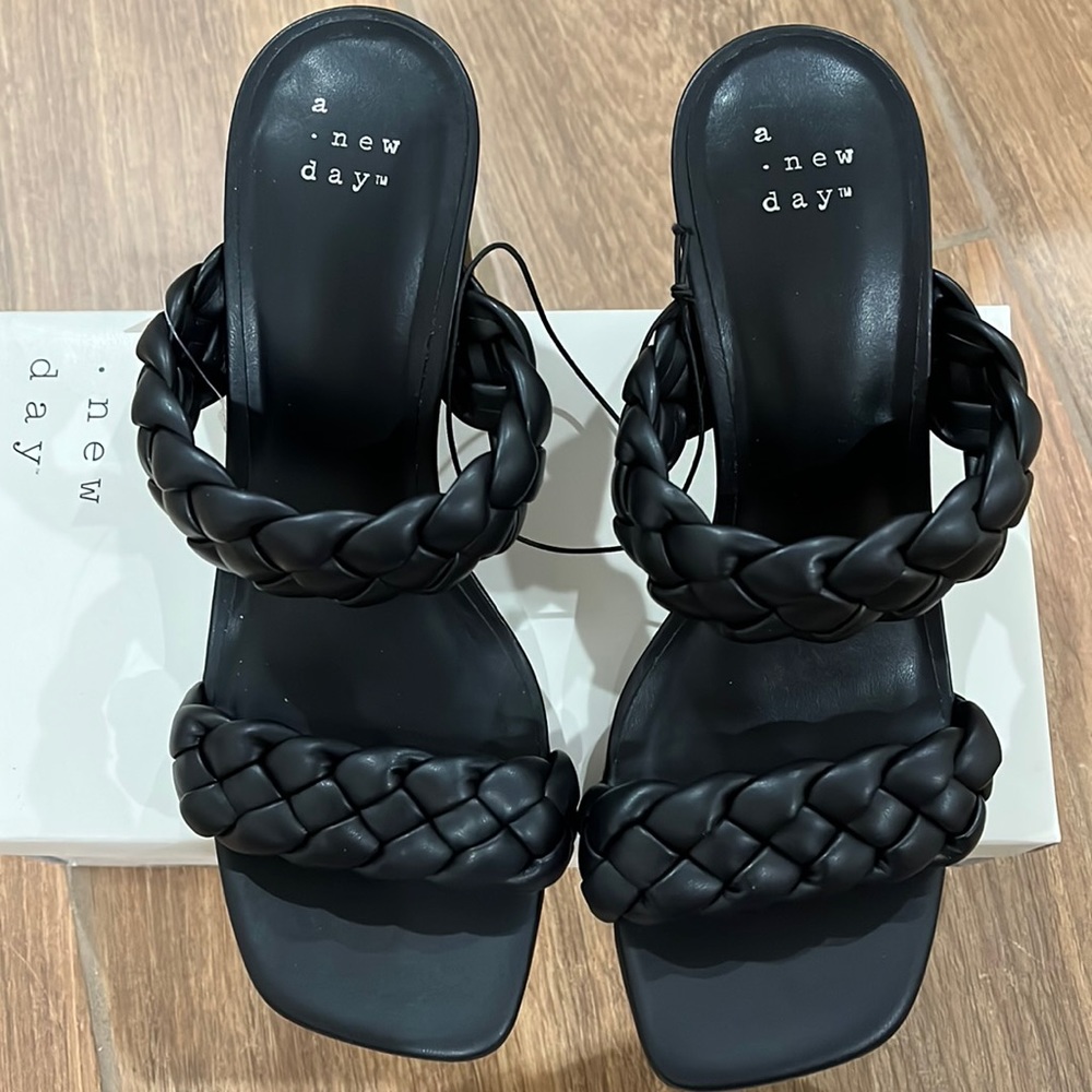 Target Basil’s Heel - Black Size 7